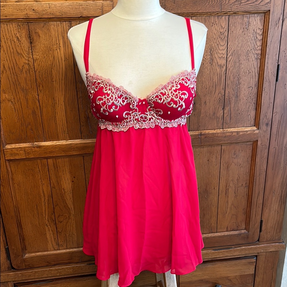 CINEMA ETOILE SEDUCTIVEWEAR❤️Red Gown/Nightie🌹Built in Bra🌹Size Medium